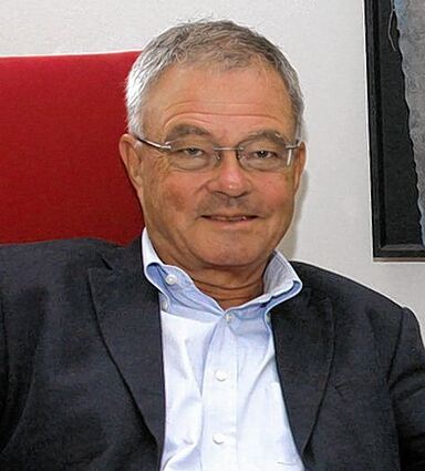 <p>Bis 2012 war Hans-Wolfgang Arndt Rektor der Universität.</p>