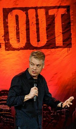<p>Michael Mittermeier nutzt die kleine Capitol-Bühne.</p>