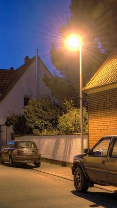 <p>Solche Natrium-Dampf-Hochdrucklampen stehen, wie hier in der Poststraße, bald in nahezu allen Lampertheimer Straßen.</p>