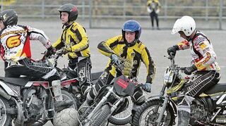<p>Wie Fußball, nur auf Motorrädern: Das ist Motoball.</p>