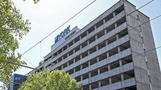 <p>So könnte es aussehen: Entwurfs-Studie des 5-Sterne-Hotels, noch nicht mit endgültigem Namen, und unten die Ruine, wie sie jetzt aussieht.</p>