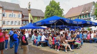 <p>Gute Musik in stimmungsvoller Umgebung: MorgenJazz auf dem Ladenburger Marktplatz. j</p>