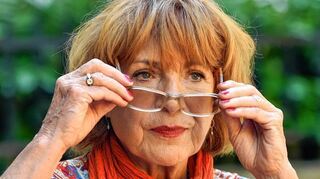 <p>Hannelore Hoger am Set: Die 72-Jährige ist bekannt für ihre langjährige Hauptrolle im ZDF-Krimi "Bella Block" und als Theaterschauspielerin.</p>