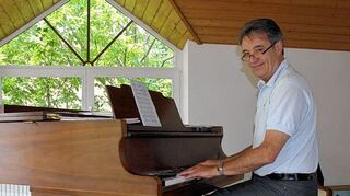 <p>Fast genau 35 Jahre lang hat Dietrich Edinger die Musikschule Ladenburg geleitet. Jetzt geht er in den Ruhestand.</p>