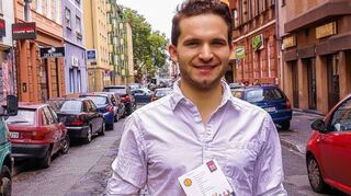 <p>Daniel Wais informiert sich zur Vorbereitung über den möglichen "Kulturschock China und Taiwan".</p>