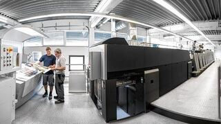 <p>Die Druckmaschine des Kartonveredlers Knapp im Werk in Schwetzingen. Das Unternehmen bietet seinen Kunden neben dem Druck auch das Lackieren, Stanzen und Kleben an und liefert die fertigen Produkte auch gleich noch an. Zu den Kunden der Firma gehören namhafte Markenartikel-Hersteller aus unterschiedlichen Branchen.</p>