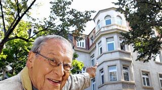 <p>In der Richard-Wagner-Straße 31 wohnten nach dem Krieg vom Keller bis unters Dach nur Theaterleute, darunter Michael Timmermann mit Eltern und Oma.</p>