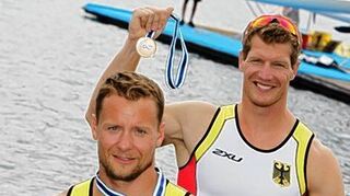 <p>Robert Nuck (links) und Stefan Holtz freuen sich über WM-Gold.</p>