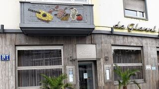 <p>An der Eingangstür des Sternelokals "Da Gianni" hängt der Hinweis, dass sich das Team noch bis Ende August in Betriebsferien befindet. Doch nun gab der Inhaber bekannt, dass das Restaurant gar nicht mehr öffnen wird.</p>