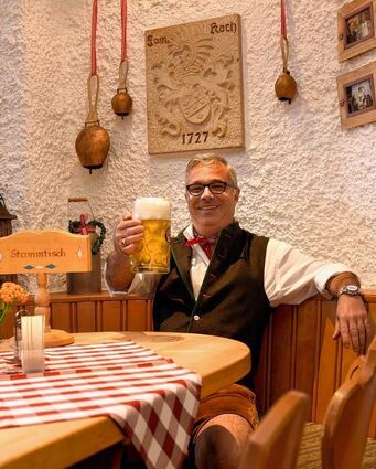 <p>Inhaber Stephan Koch und sein Team bieten in Restaurant und Biergarten "Andechser" weiß-blaue Gemütlichkeit im Herzen von Mannheim.</p>