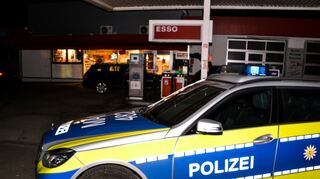 <p>Verhaftung des Verdächigen nach einem Raubüberfall auf eine Esso-Tankstelle nahe Wiesenbach</p>