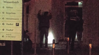 <p>Verhaftung des Verdächigen nach einem Raubüberfall auf eine Esso-Tankstelle nahe Wiesenbach</p>