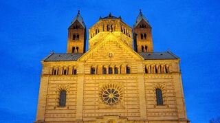 <p>Majestätisch wacht der Kaiser- und Mariendom über die Stadt.</p>