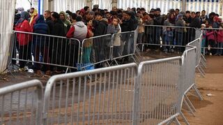 <p>Ausgrenzung oder Begrenzung der Ursachen? Unser Bild zeigt Flüchtlinge in der Landeserstaufnahmestelle Ellwangen.</p>