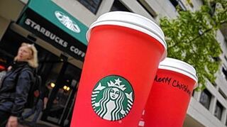 <p>Der Starbucks-Weihnachtsbecher hat dieses Jahr ein schlichtes Design.</p>