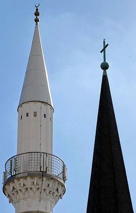 <p>Religionsfreiheit: Mannheimer Moschee neben der Liebfrauenkirche.</p>