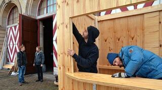 <p>Wollen mit ihrem alternativen Weihnachtsmarkt etwas zur Stadtkultur beitragen: Philipp Kohl und Thilo Eichhorn (re.) vom Organisationsteam.</p>