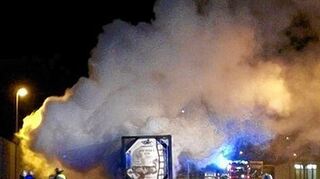 <p>Der Auflieger des Sattelzugs brannte unter starker Rauchentwicklung.</p>