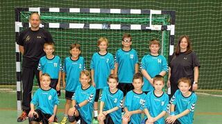 <p>Die starken E-Jugendlichen der HSG Ried mit ihren Trainern Stefan Wegerle und Ariane Jordan.</p>