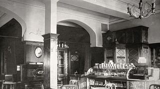 <p>90 Jahre ein süßer Anziehungspunkt: Am 26 Juni 1926 eröffnete Konditormeister Jakob Zeilfelder das Café in der Friedrichstraße 6.</p>