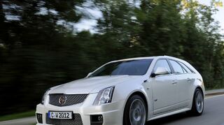 <p>Der Cadillac CTS-V tritt im Herbst gegen Mercedes AMG und Co. an</p>