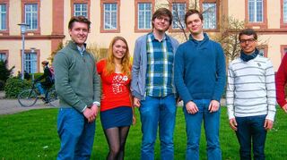 <p>Die Spitzenkandidaten für die Wahl (v. l. n. r.): Alexander Valentin (RCDS-Vize), Mona Wolf (Jusos), Max Holl (Gahg-Vize), Vincent von Uechtritz (LHG), Felix Gillmair (IgS) und Julien Ferrat (Die Linke.SDS).</p>