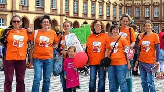 <p>Hebammen (v.l.) Susanne Keller (Weinheim), Petra Neumann (Sandhofen), Verena Berger (Hüttenfeld), Heike Würth (Lampertheim), Laura Hübner (Bensheim), Susanne Klein (Hemsbach), Sandra Oelschläger (Bickenbach).</p>