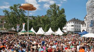 <p>In Frankenthal sind Strohhüte stark vertreten. Dabei ist auch Sandy Mölling (r.), die als Sängerin der No Angelns bekannt wurde.</p>
