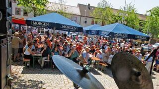 <p>Wie beim "MorgenJazz"an Pfingsten in Edingen (Bild) werden auch in Ladenburg wieder viele Jazzfreunde zu der Open-Air-Veranstaltung erwartet.</p>