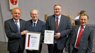 <p>Gerhard Wind (2.v.l.) wurde von Bürgermeister Marsch (l.), Christian Rosenzweig und Bernhard Schläfer geehrt.</p>