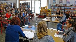 <p>Insgesamt acht Schüler kämpften um in der Oppauer Stadtbibliothek um den Sieg im Vorlesewettbewerb.</p>