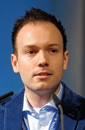 <p>JU-Landeschef Nikolas Löbel gibt den Wadenbeißer im Wahlkampf.</p>