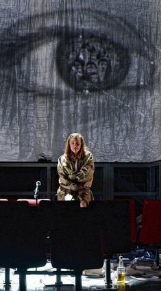 <p>Anne-Marie Lux spielt Johanna Dark.</p>