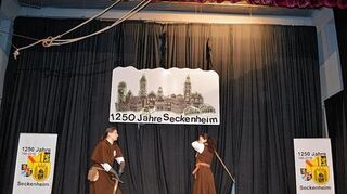 <p>Spektakuläre Kampfszenen zeigte die Schule für historische Fechtkunst aus Edingen-Neckarhausen beim Festnachmittag im Schloss in Seckenheim.</p>