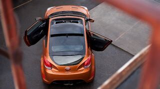 <p>t dem Sportcoupé Veloster tritt Hyundai ab dem Sommer 2011 gegen Wettbewerber wie den VW Scirocco an</p>