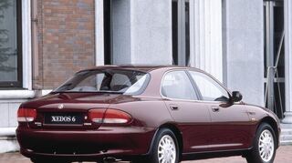 <p>Den Durchbruch bringen sollten die Xedos-Modelle mit Miller-Cycle-Motoren und coupéhaften Formen.</p>