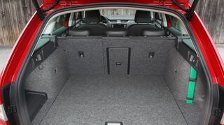 <p>1.740 Liter passen insgesamt hinter die große Klappe, hinter der Rückbank fasst der Kofferraum 610 Liter</p>