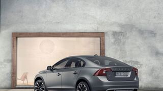 <p>Den Antrieb der SUV-Limousine übernimmt der 140 kW/190 PS starke Selbstzünder D4 aus der neuen Volvo-Motorengeneration</p>