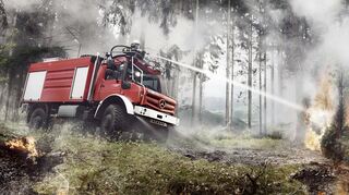 <p>Als Feuerwehr-Fahrzeug kann der Unimog zum Beispiel bei Waldbränden weiter vorrücken als andere</p>