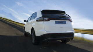 <p>mid Düsseldorf - Für gute Traktion sorgt beim neuen Ford Edge der intelligente Allradantrieb "iAWD". Der prüft über Sensoren alle 16 Millisekunden, ob die Räder Grip verlieren und verteilt die Kraft nach Bedarf stufenlos auf die Vorder- und Hinterräder.</p>