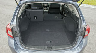 <p>mid Barcelona - In den Kofferraum des Subaru Levorg passt auch größeres Gepäck. Das maximale Ladevolumen mit nach vorn geklappten Rücksitzen beträgt 1.446 Liter.</p>