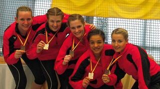 <p>Marlene Decker, Jessica Heck, Catharina Rothhaas, Sabrina Wagner, Conny Wörz (von links) von der TSG Seckenheim fahren im Juli zur WM nach Malmö.</p>