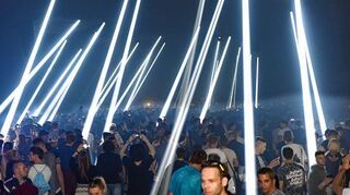 <p>Aufwendige Lichtinstallationen gehören zu dem Techno-Festival auf dem Maimarktgelände dazu.</p>