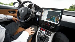 <p>Ein Mitarbeiter von Bosch auf der Autobahn 81 bei Abstatt in einem Auto, das als Prototyp für autonomes Fahren genutzt wird. Sozial- und Umweltpsychologe Marco Lalli ist sich sicher, dass diese Fahrweise schon bald alltäglich sein wird.</p>