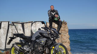 <p>mid Almeria - Kleine Pause: Die Sitzbank der MT-10 ist zwar sehr bequem, ein Zwischenstopp ist trotzdem erholsam.</p>