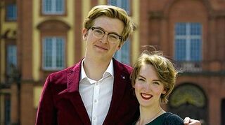 <p>Carl Lakos (Jusos) und Elena Sophie Klafsky (gahg) bilden den neuen Vorstand des Asta.</p>