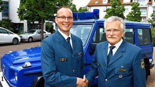 <p>Frank Emmert (links) übernimmt von Dieter Vogelmann die Leitung des THW-Ortsverbandes.</p>