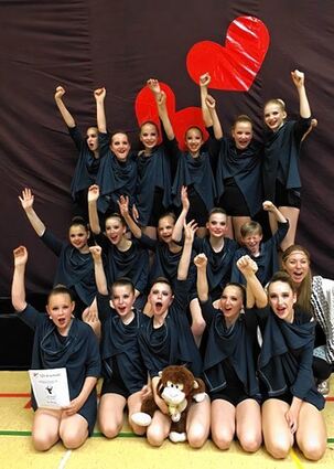 <p>Die Formation "Coco" freut sich über einen vierten Platz.</p>