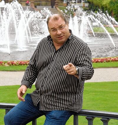 <p>Peter Beierlein vor dem Wasserturm: Mannheim, so sagt er, sei nicht nur das Herz der Region, sondern von ganz Deutschland. Jetzt hat der gebürtige Sauerländer der Kurpfalz einen Song gewidmet.</p>