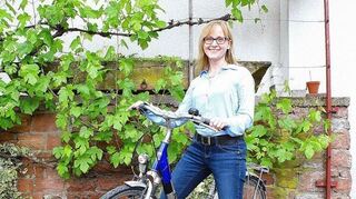 <p>Noch kommt die Freizeit ein wenig zu kurz und ihr Fahrrad zu selten zum Einsatz: Martina Michler lebt sich gerade mit Vergnügen in Edingen-Neckarhausen ein und genießt deshalb Termine an der Seite ihres Mannes, des seit Januar amtierenden Bürgermeisters Simon Michler.</p>